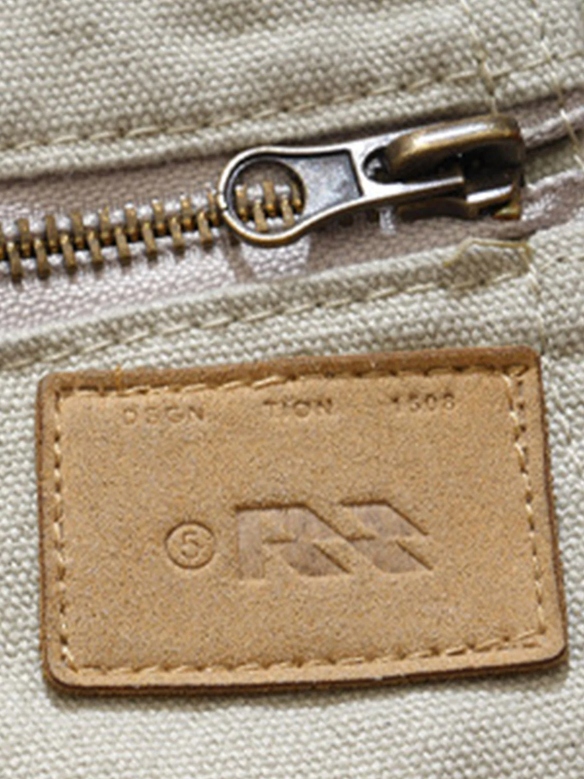 Retro Structured Design Cargo Shorts - Image 4